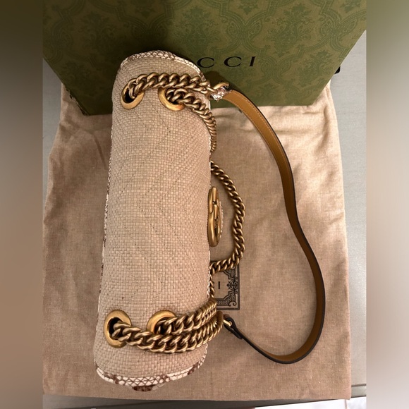 Gucci Raffia GG Marmont Shoulder Bag - Picture 6 of 9